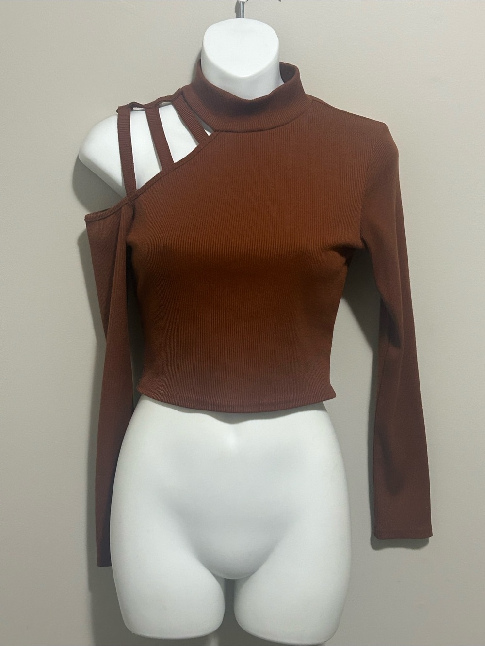 ⚡️2 for $30 Fashion Nova Chocolate Brown One-Shoulder Cutout Mock Neck Top